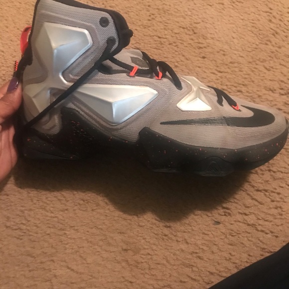 Nike shoes - Picture 2 of 5